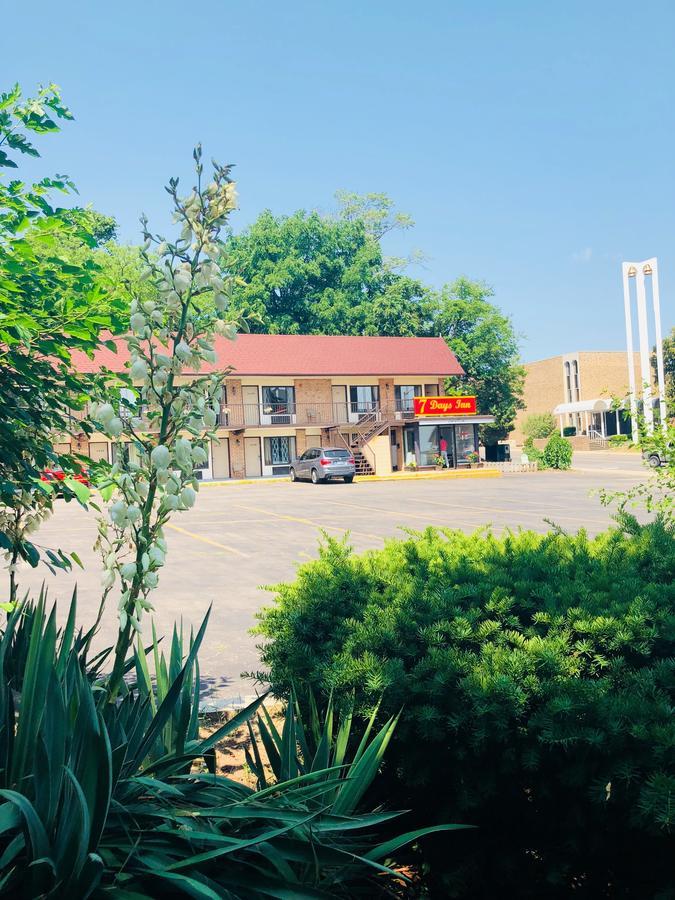 7 Days Inn Niagara Falls Hotel