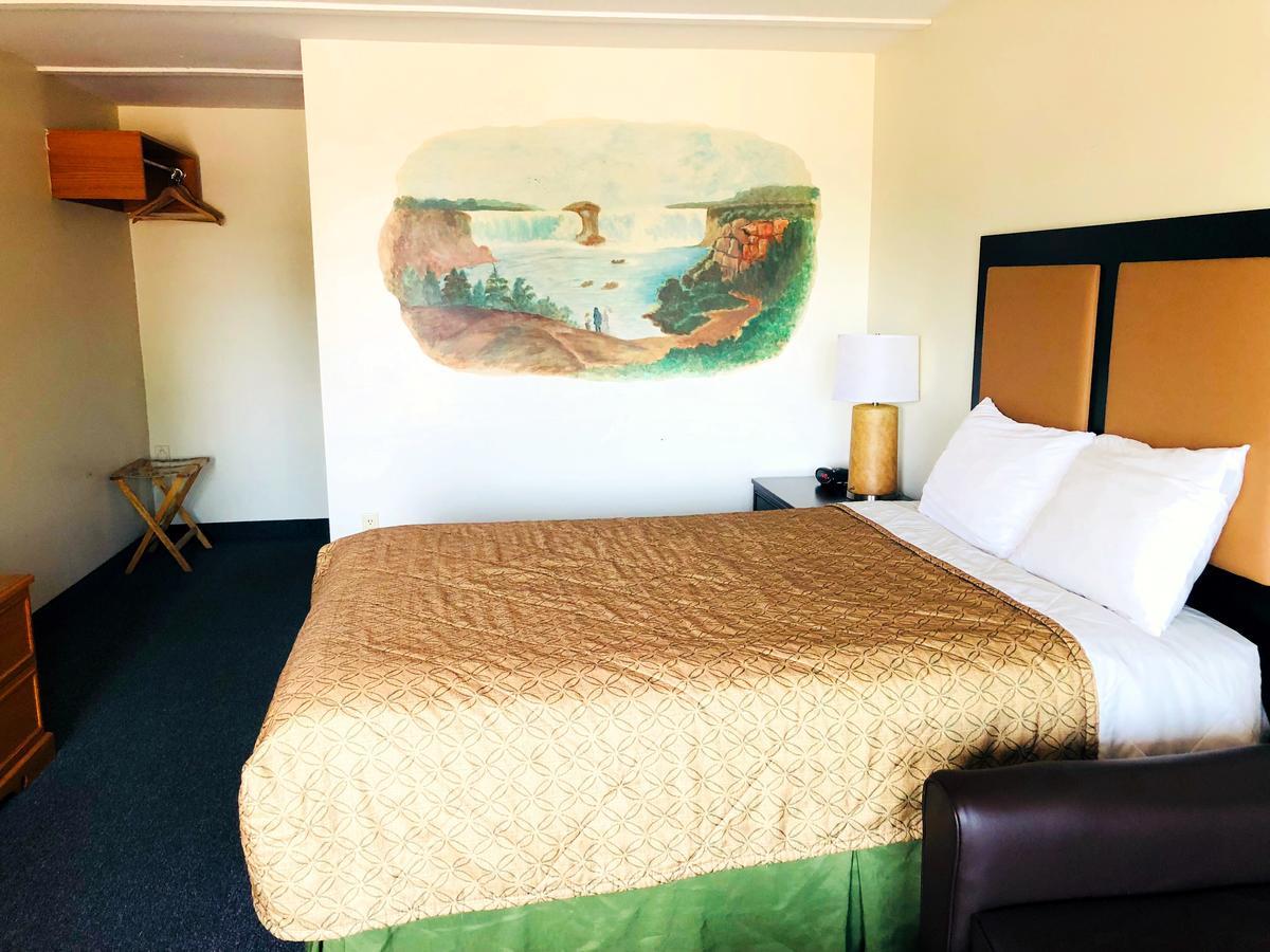 7 Days Inn Niagara Falls Hotel 2*